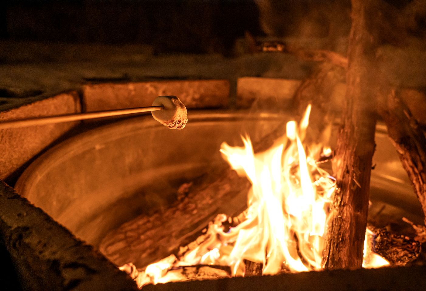 Secluded Treehouse Tent Retreat with Wildlife Viewing Porch, BBQ Setup, and Cozy Comforts in Townsend, Georgia