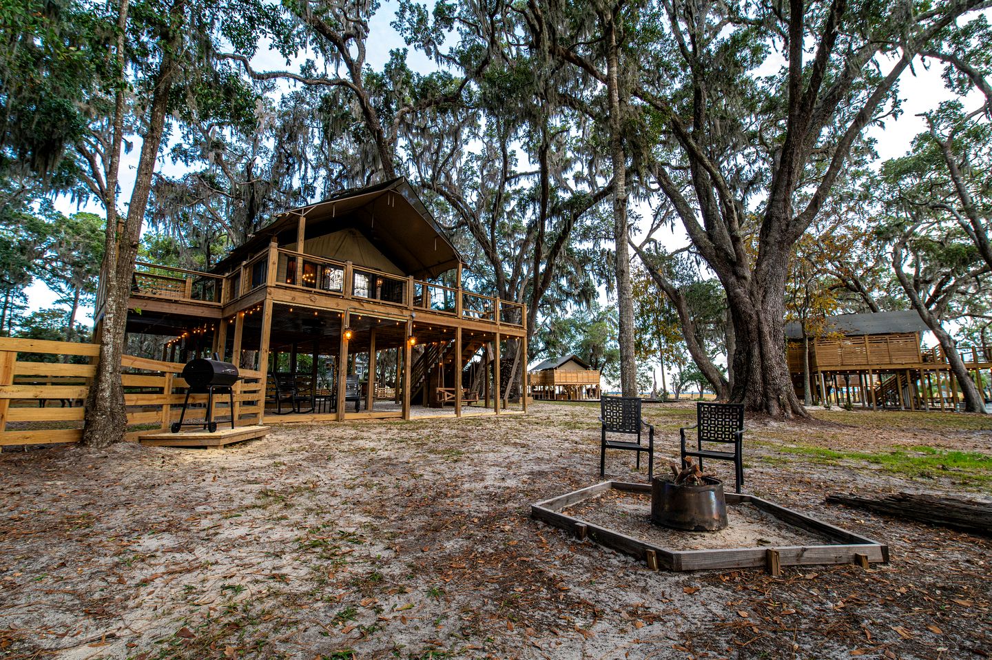 Secluded Treehouse Tent Retreat with Wildlife Viewing Porch, BBQ Setup, and Cozy Comforts in Townsend, Georgia