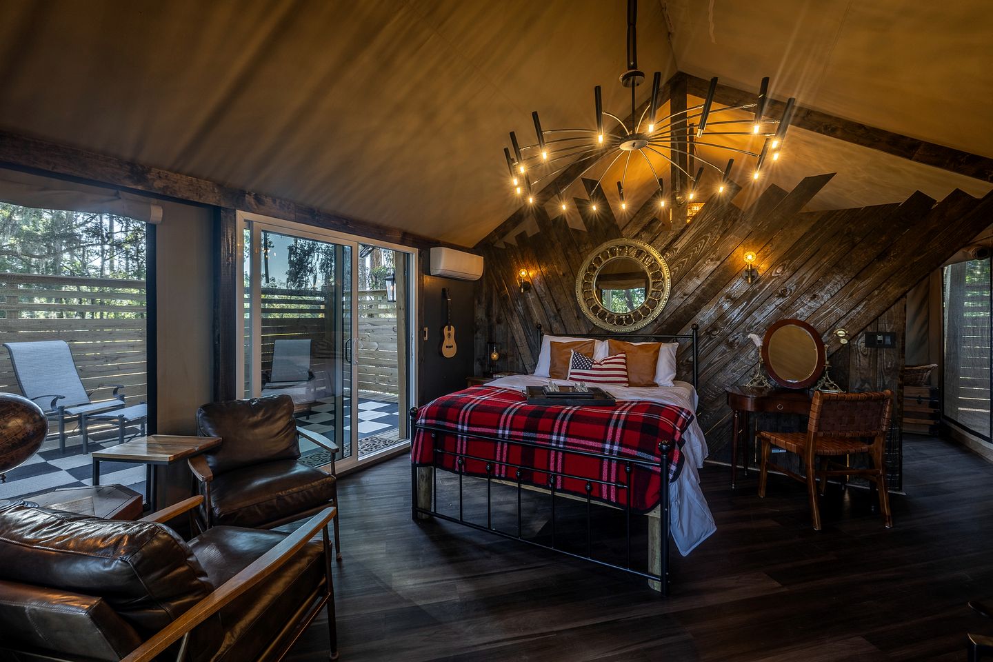 Secluded Treehouse Tent Retreat with Wildlife Viewing Porch, BBQ Setup, and Cozy Comforts in Townsend, Georgia