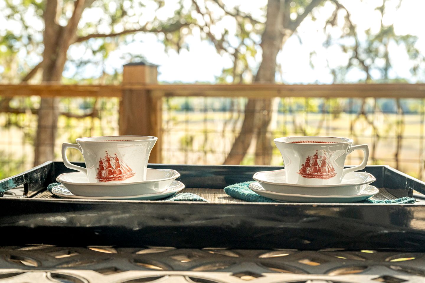 Secluded Treehouse Tent Retreat with Wildlife Viewing Porch, BBQ Setup, and Cozy Comforts in Townsend, Georgia