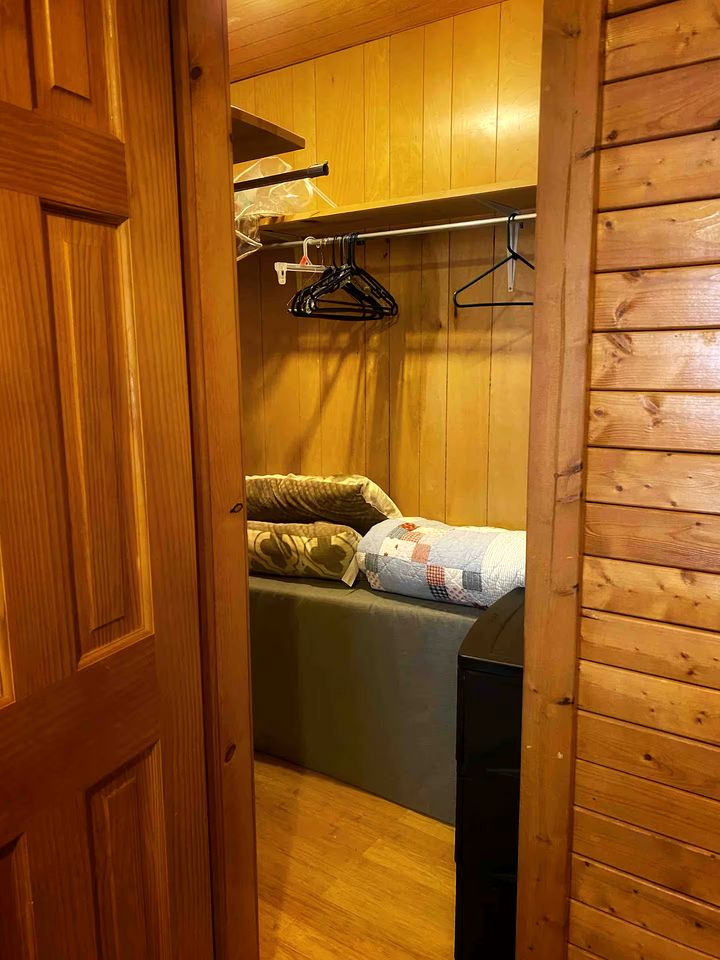 Peaceful and Pet Friendly Log Cabin near Medina Lake, Perfect for a Texas Hill Country Getaway
