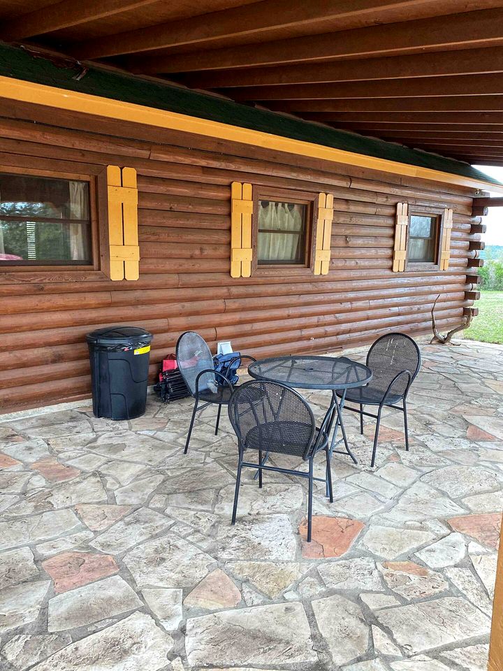 Peaceful and Pet Friendly Log Cabin near Medina Lake, Perfect for a Texas Hill Country Getaway