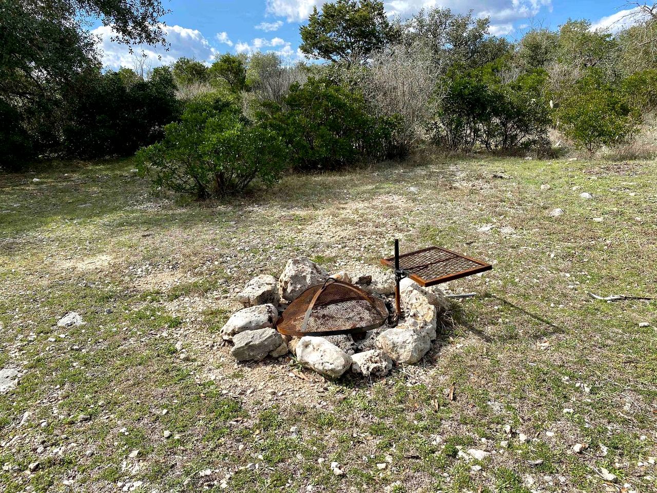 Peaceful and Pet Friendly Log Cabin near Medina Lake, Perfect for a Texas Hill Country Getaway