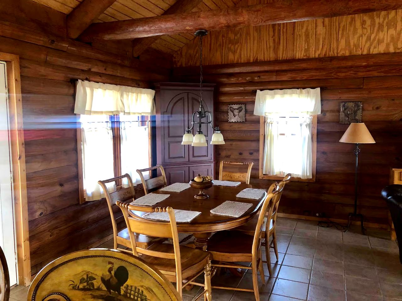 Peaceful and Pet Friendly Log Cabin near Medina Lake, Perfect for a Texas Hill Country Getaway