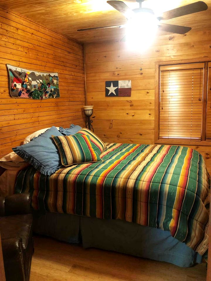 Peaceful and Pet Friendly Log Cabin near Medina Lake, Perfect for a Texas Hill Country Getaway