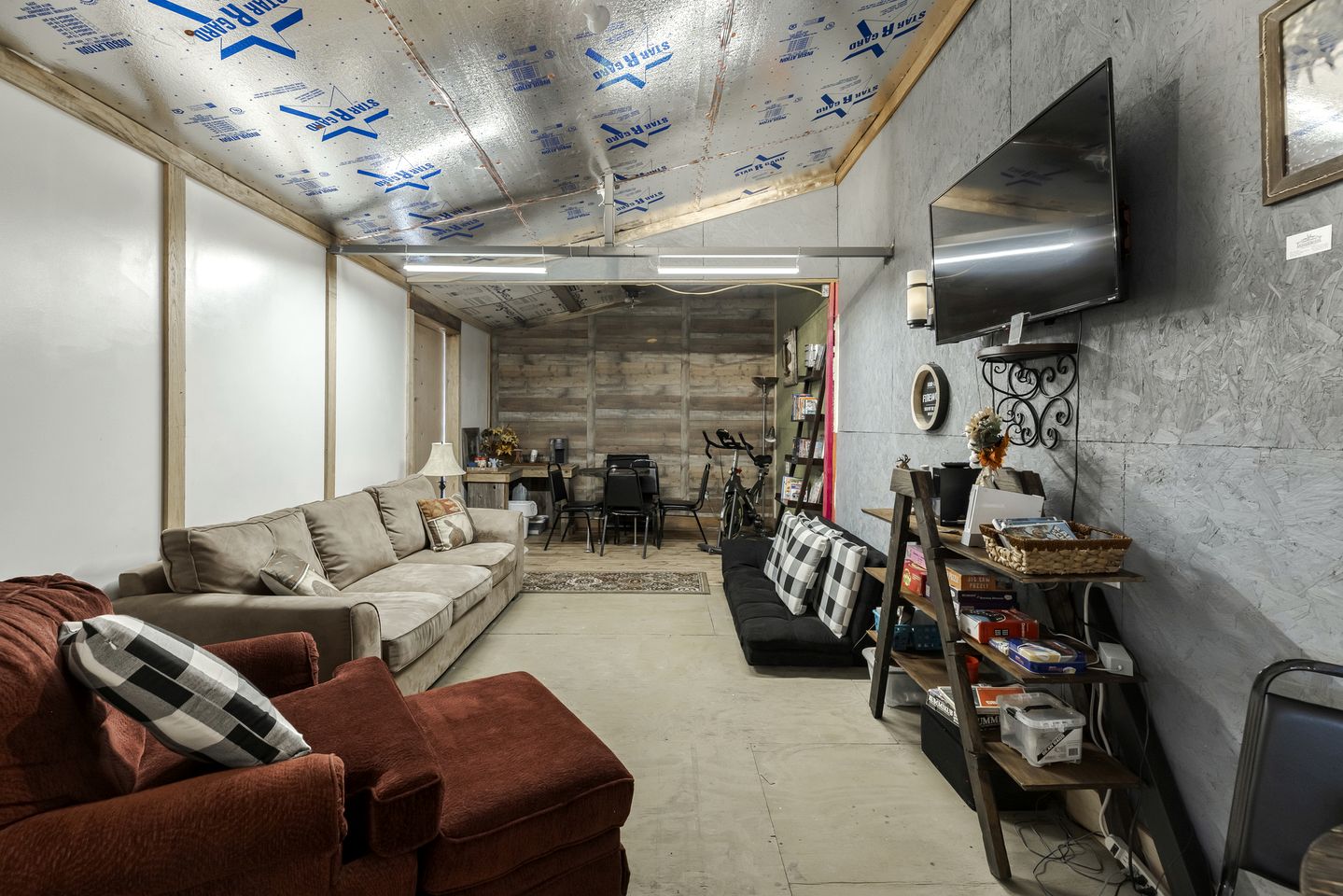 Cozy Wildlife Cabin with Private Porch and Stargazing near Mountain Home, Texas