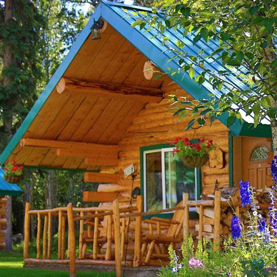 Cozy Creekside Cabin with Mountain Views & Fireplace near Log Cabin Creek, Tok Alaska