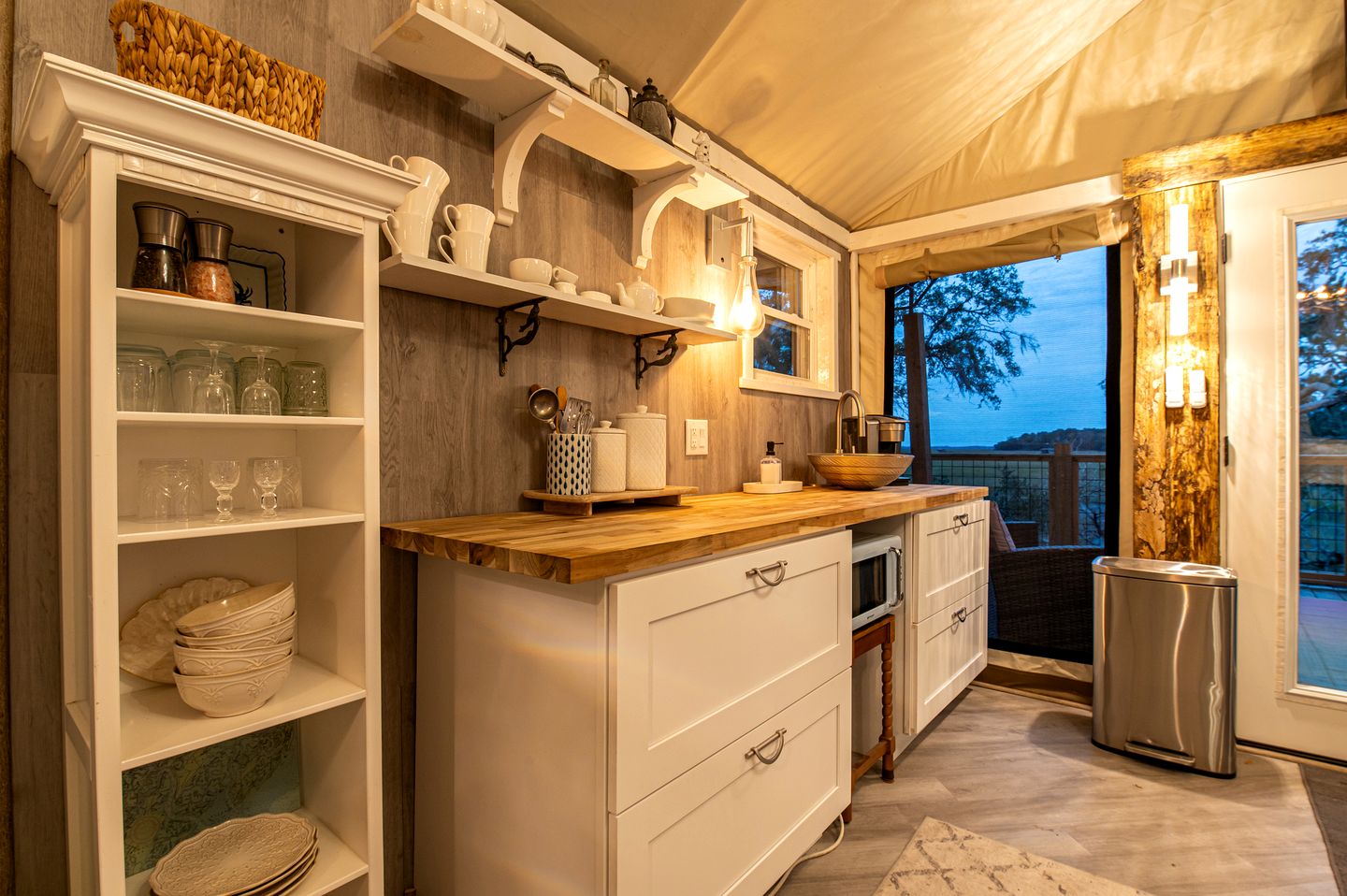 Secluded Treehouse Tent Retreat on the Marsh with Outdoor Dining, Grilling Gear, Games, Views in Townsend, Georgia