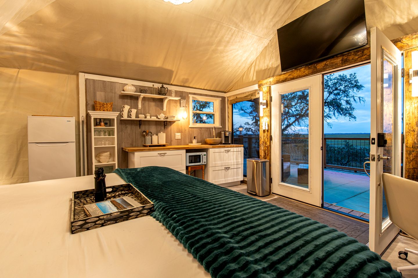 Secluded Treehouse Tent Retreat on the Marsh with Outdoor Dining, Grilling Gear, Games, Views in Townsend, Georgia