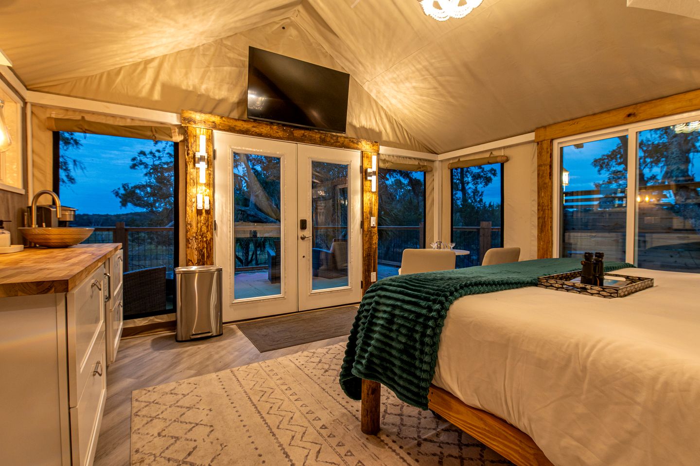 Secluded Treehouse Tent Retreat on the Marsh with Outdoor Dining, Grilling Gear, Games, Views in Townsend, Georgia