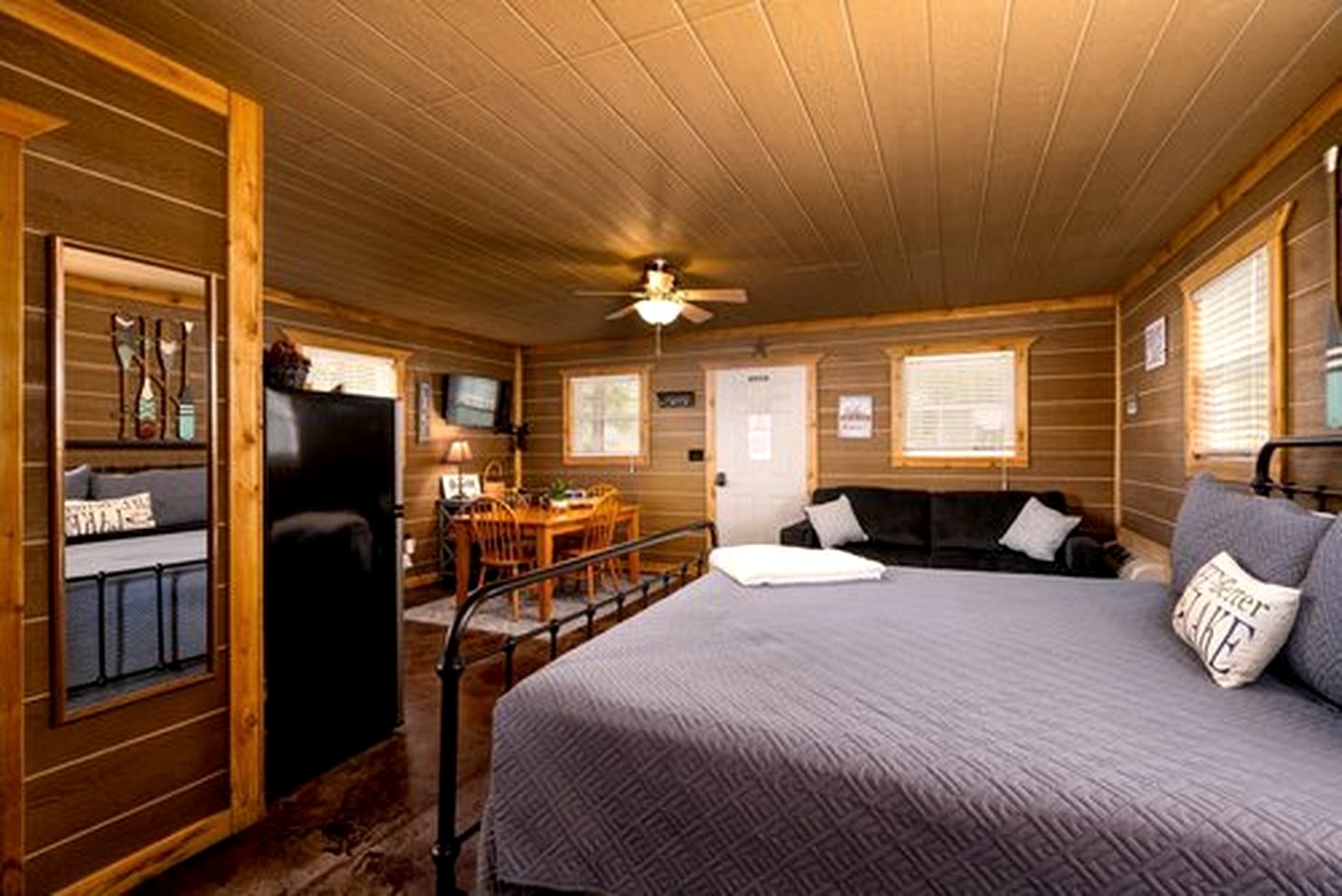 Spacious Pet-Friendly Studio Cabin in Afton, Oklahoma