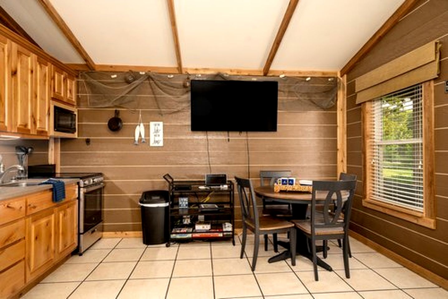 Peaceful Spacious Studio Cabin in Afton, Oklahoma