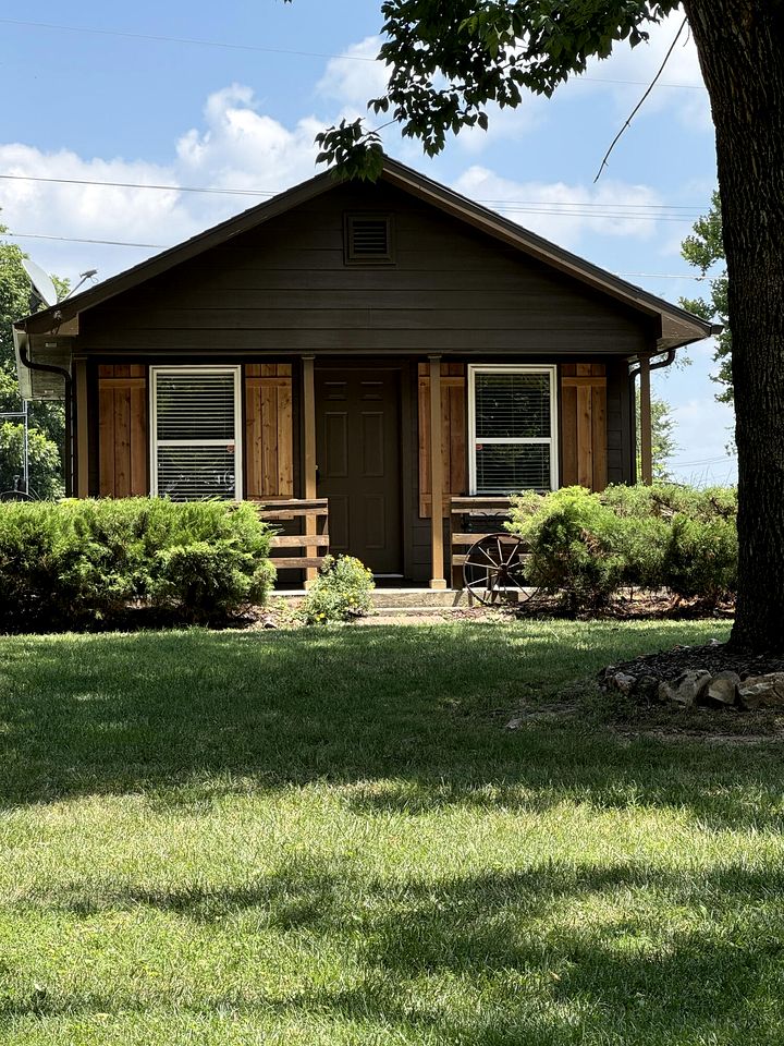 Peaceful Spacious Studio Cabin in Afton, Oklahoma