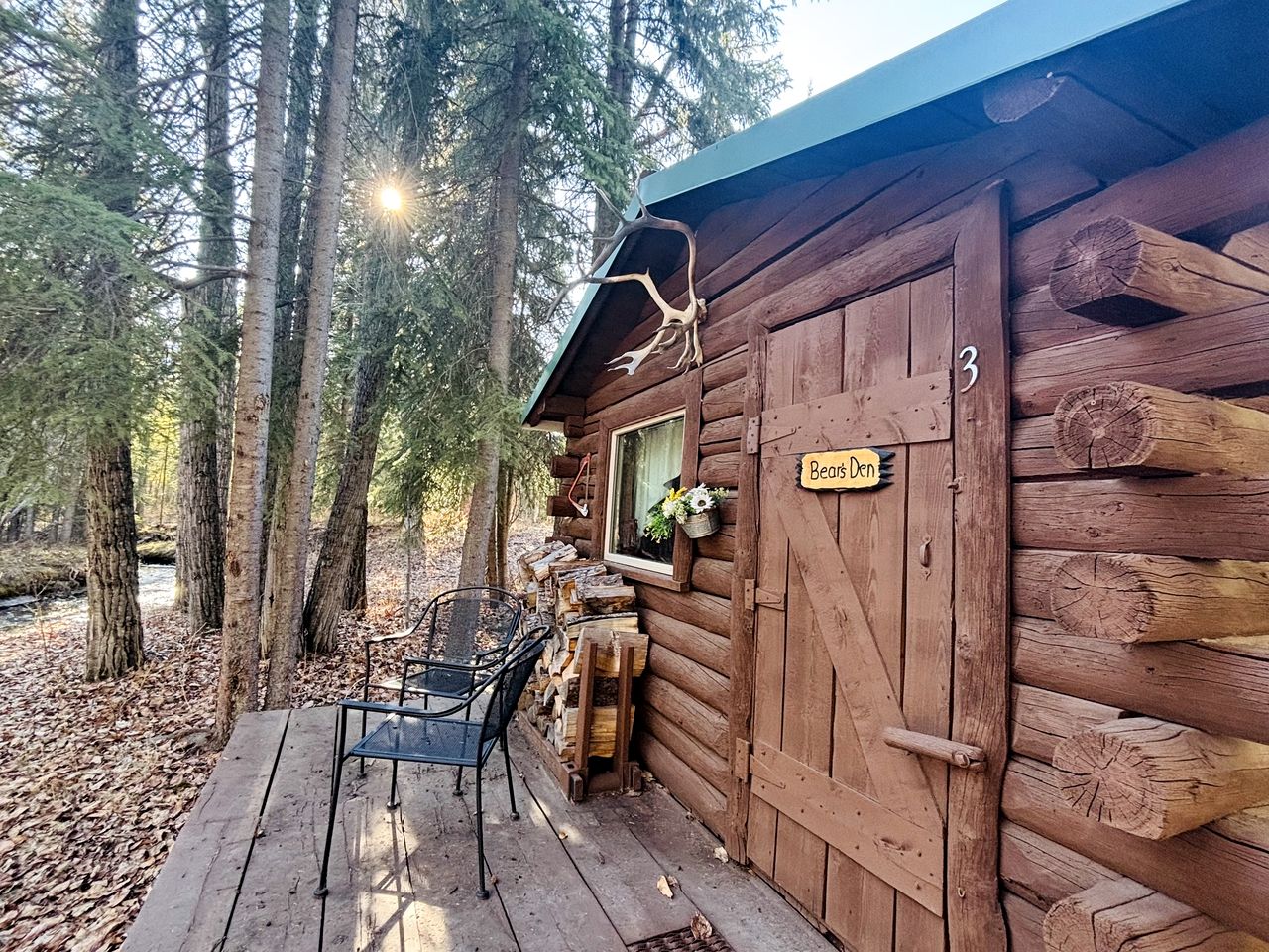 Historical Cozy Off-Grid Cabin with Creekside Sauna near Log Cabin Creek, Tok Alaska