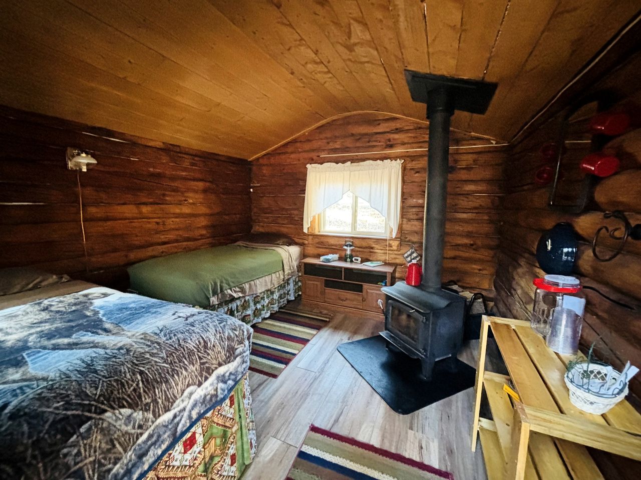 Historical Cozy Off-Grid Cabin with Creekside Sauna near Log Cabin Creek, Tok Alaska