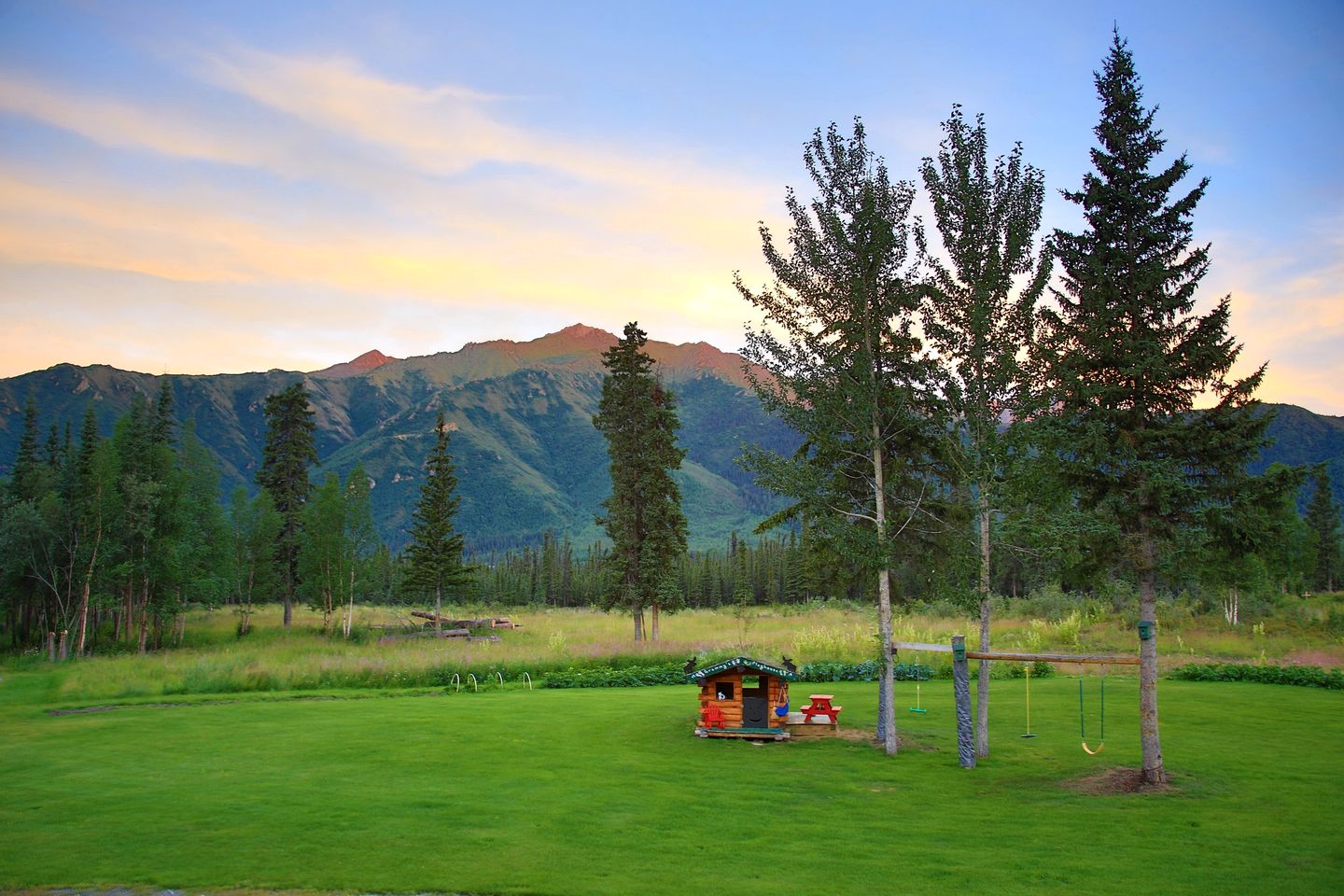 Historical Cozy Off-Grid Cabin with Creekside Sauna near Log Cabin Creek, Tok Alaska