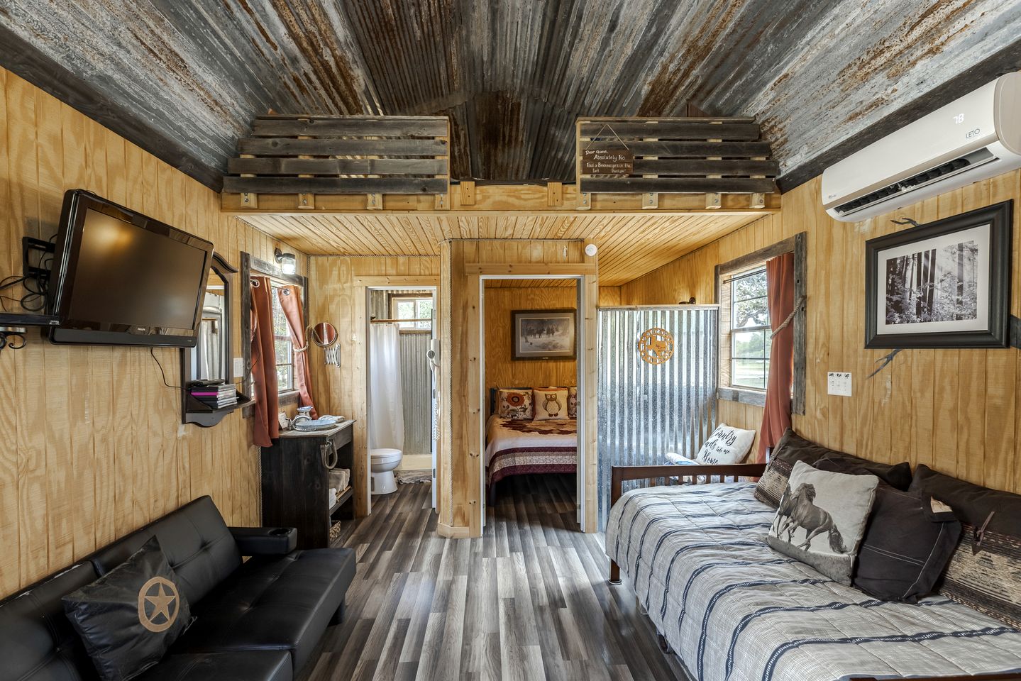 Rustic Ranch Hideaway Cabin with Stargazing & Sunset Views near Kerrville in Mountain Home, Texas