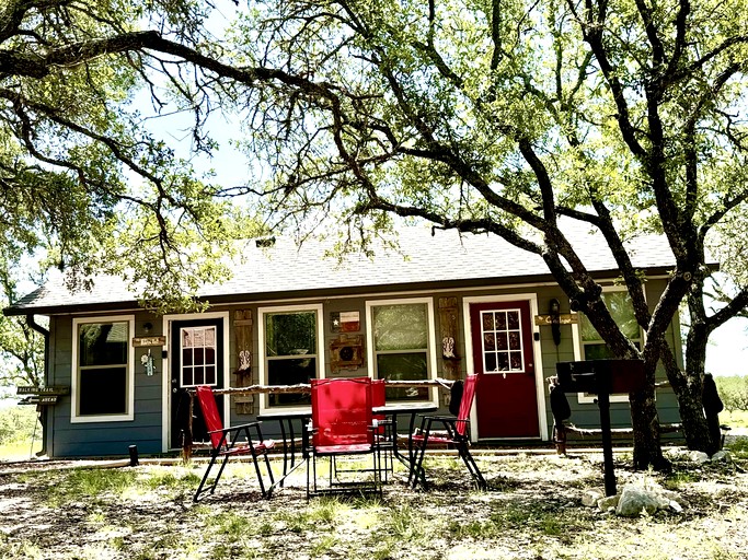 Rustic Hill Country Cabin with Milky Way Stargazing & Wildlife Views near Mountain Home, TX