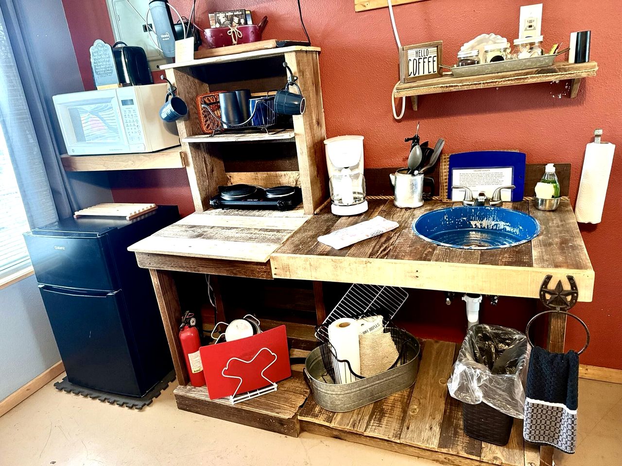 Rustic Hill Country Cabin with Milky Way Stargazing & Wildlife Views near Mountain Home, TX