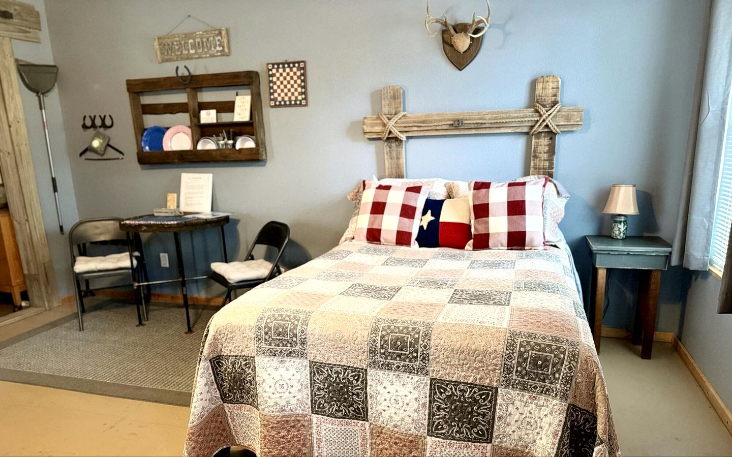 Rustic Hill Country Cabin with Milky Way Stargazing & Wildlife Views near Mountain Home, TX