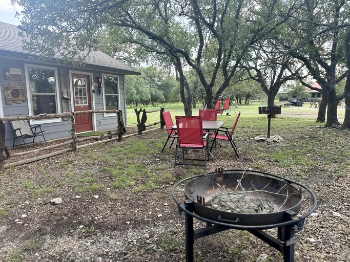 Charming Pet-Friendly Hill Country Cabin with Dark-Sky Stargazing near Mountain Home, Texas