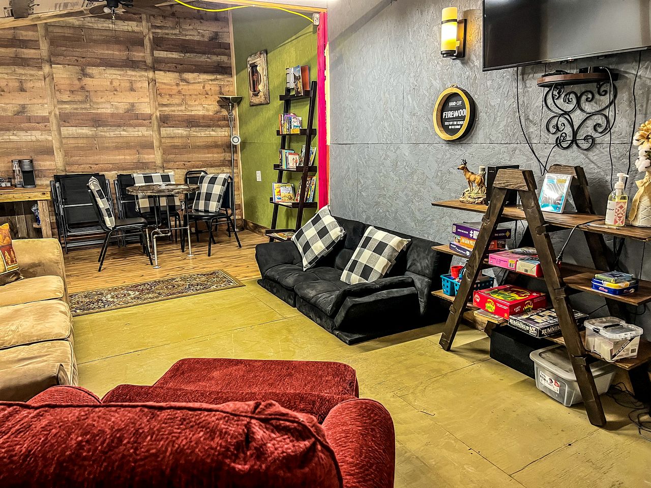 Charming Pet-Friendly Hill Country Cabin with Dark-Sky Stargazing near Mountain Home, Texas