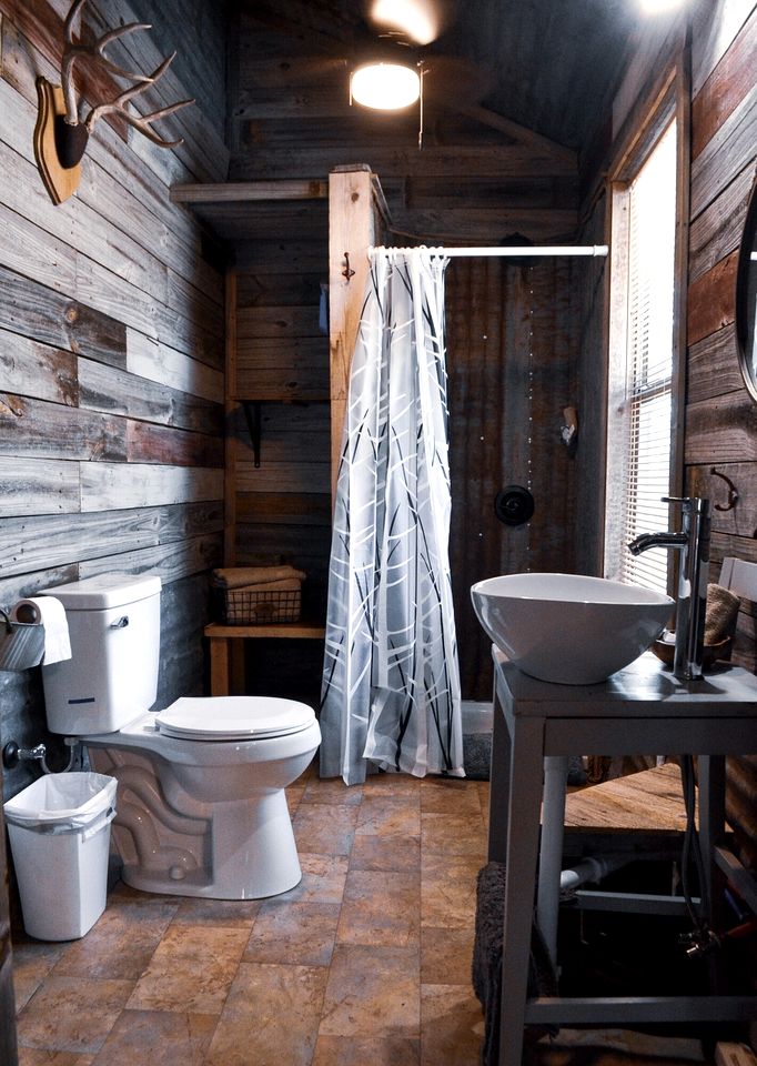 Charming Pet-Friendly Hill Country Cabin with Dark-Sky Stargazing near Mountain Home, Texas