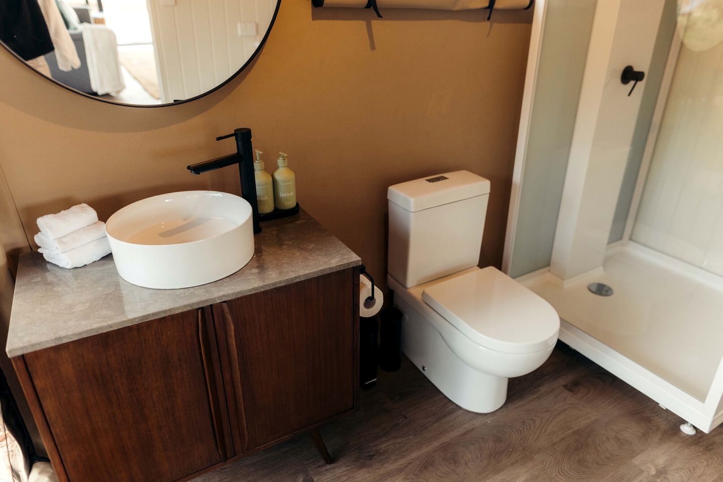 Boutique Safari Tent with Outdoor Soaking Tub & Fire Pit, Quindalup WA