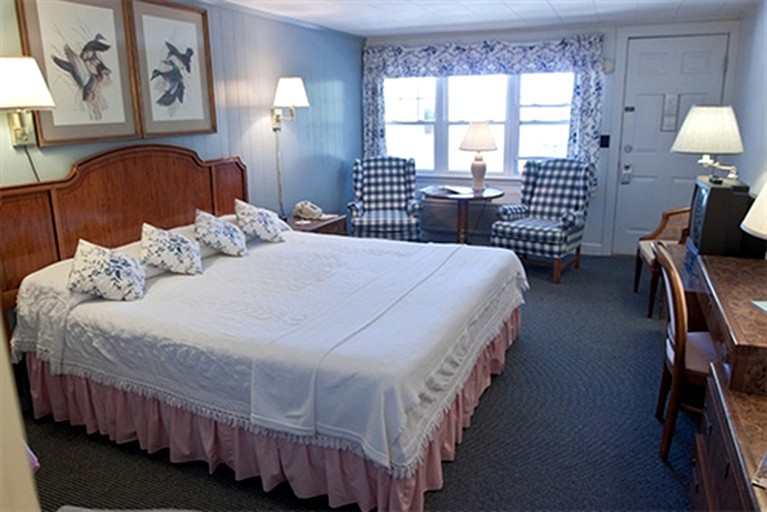 Cozy Bed and Breakfast with Beautiful Bay Views near Rockland, Maine