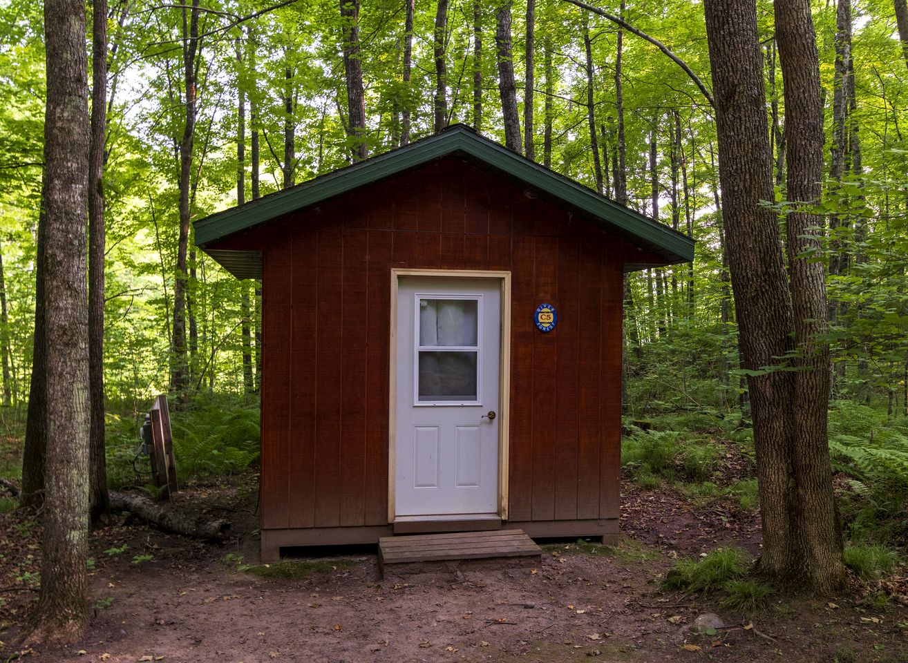 Quaint Cabin Surrounded by Nature for a Peaceful Retreat in White Lake, Wisconsin