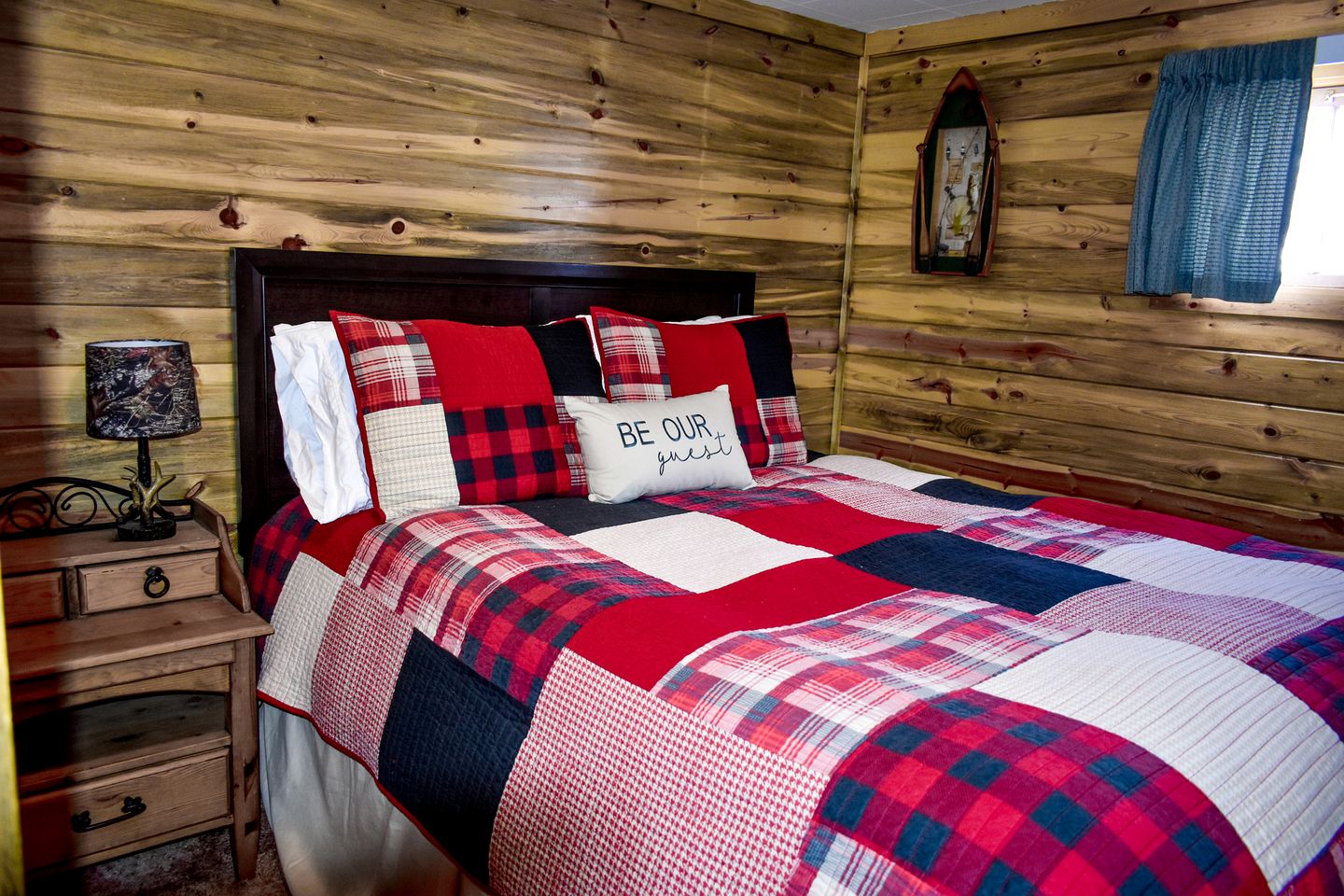 Historic Log Cabin with Fireplace and Mountain Views, Perfect for a Weekend Getaway to Red Lakes, CO