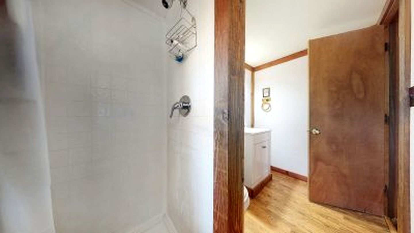 Historic Log Cabin with Fireplace and Mountain Views, Perfect for a Weekend Getaway to Red Lakes, CO