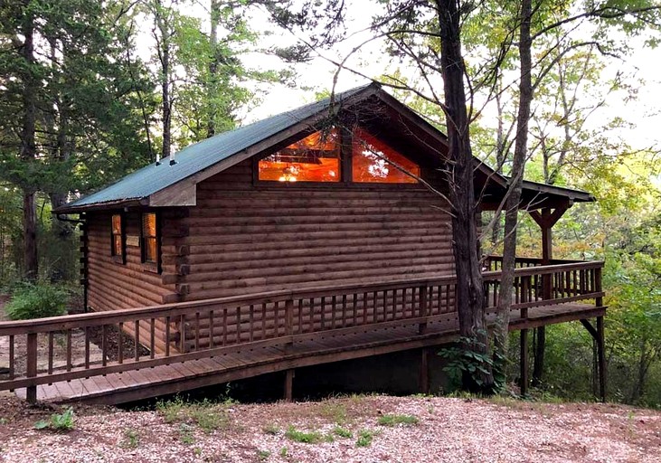 Cozy Cabin with Indoor Jacuzzi Great for Couples in Arkansas