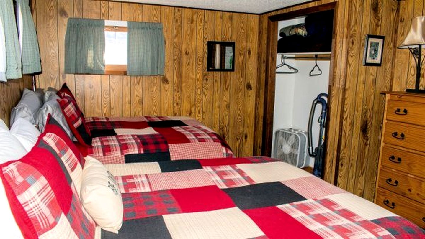 Conjoined Cabin with Fireplace in Red Feather Lakes, Colorado, Perfect for a Family Holiday