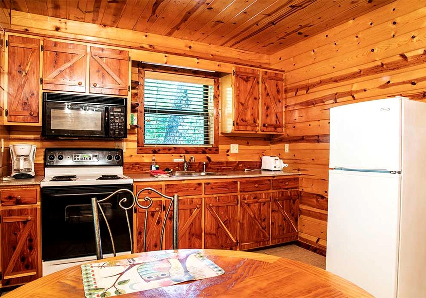 Phenomenal Cabin with Lofted Space and Views in Arkansas