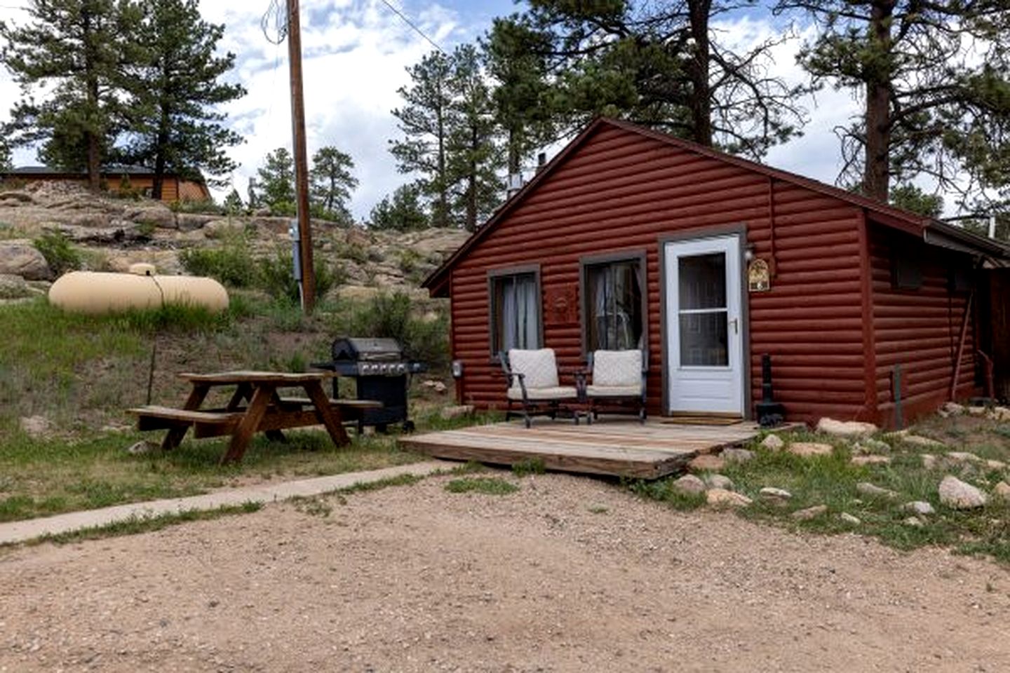 Classic Log Cabin with Fireplace in Red Feather Lakes, Perfect for a Romantic Weekend in the Rocky Mountains