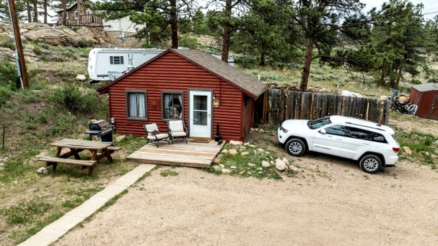 Classic Log Cabin with Fireplace in Red Feather Lakes, Perfect for a Romantic Weekend in the Rocky Mountains