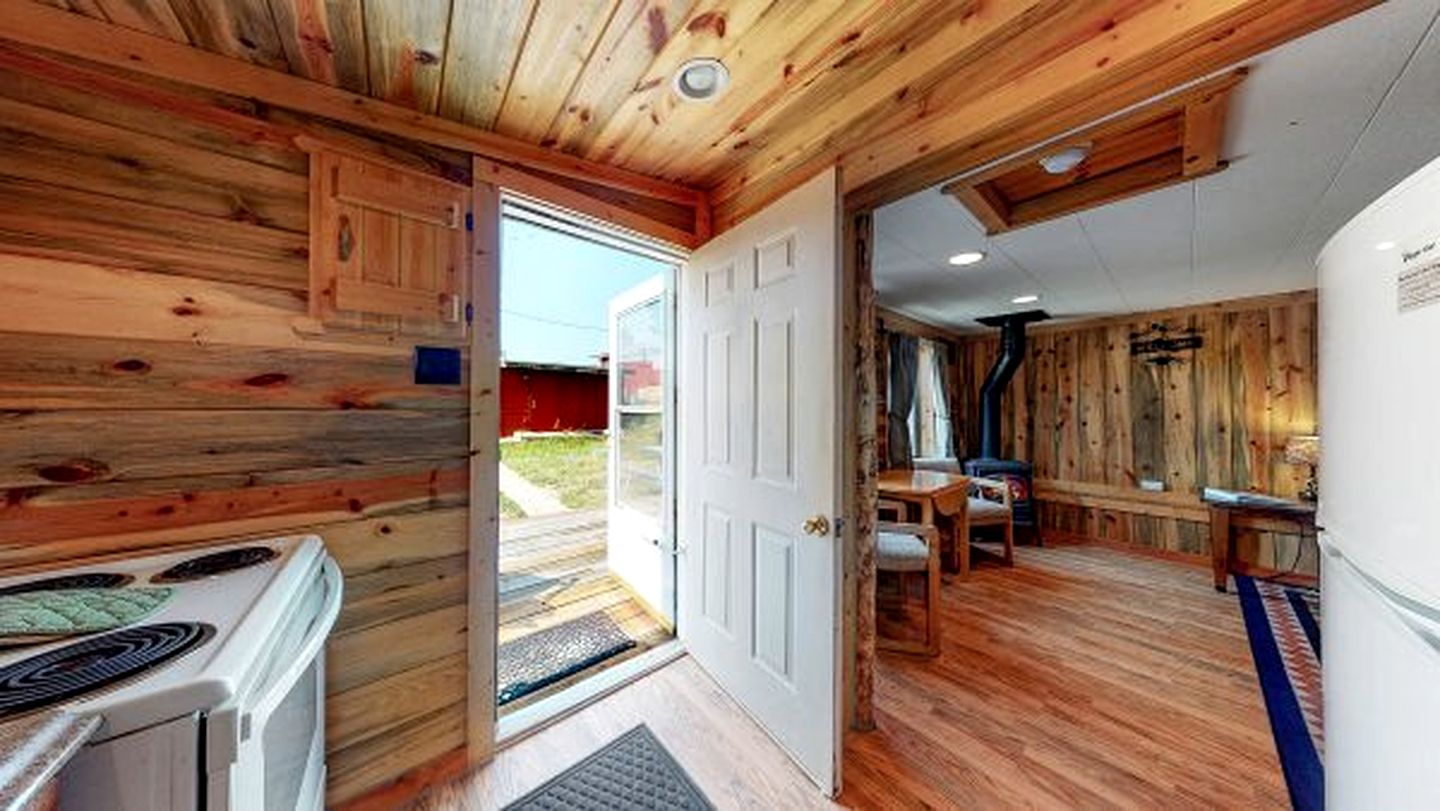 Classic Log Cabin with Fireplace in Red Feather Lakes, Perfect for a Romantic Weekend in the Rocky Mountains
