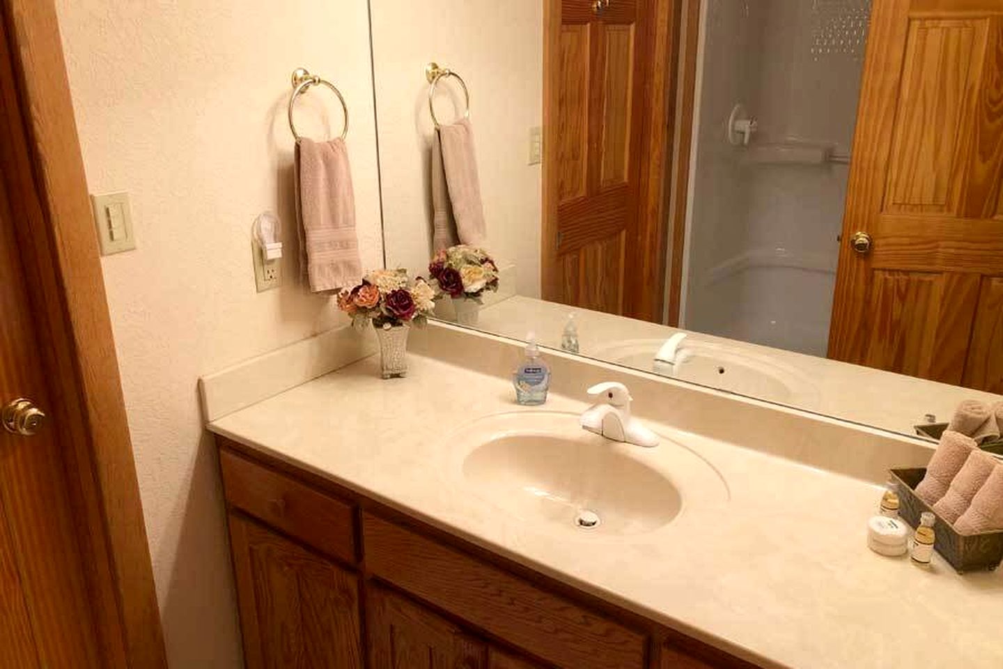 Real Private Cabin with Idyllic for a Secluded Romantic Getaway in Arkansas