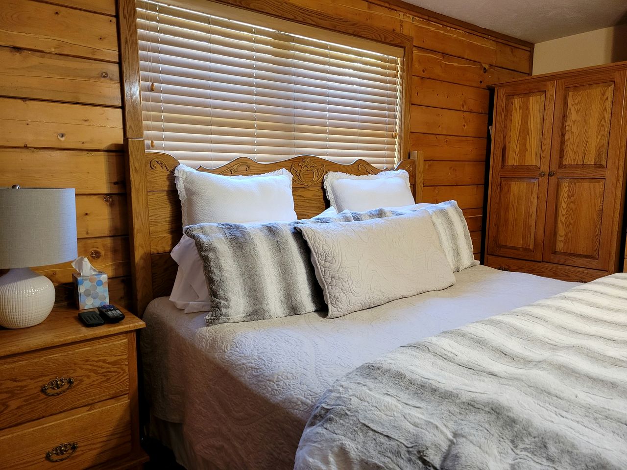 Real Private Cabin with Idyllic for a Secluded Romantic Getaway in Arkansas