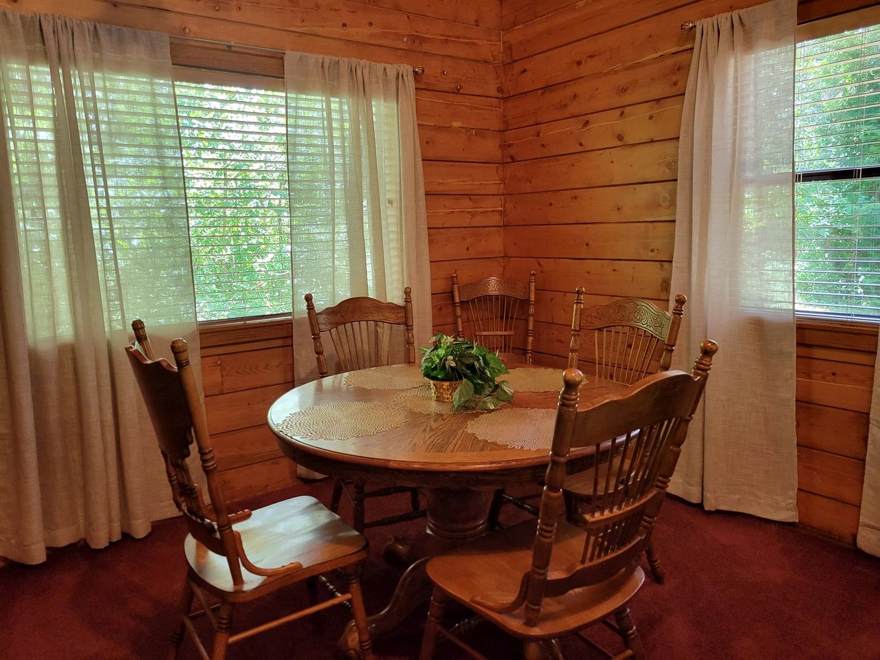 Real Private Cabin with Idyllic for a Secluded Romantic Getaway in Arkansas