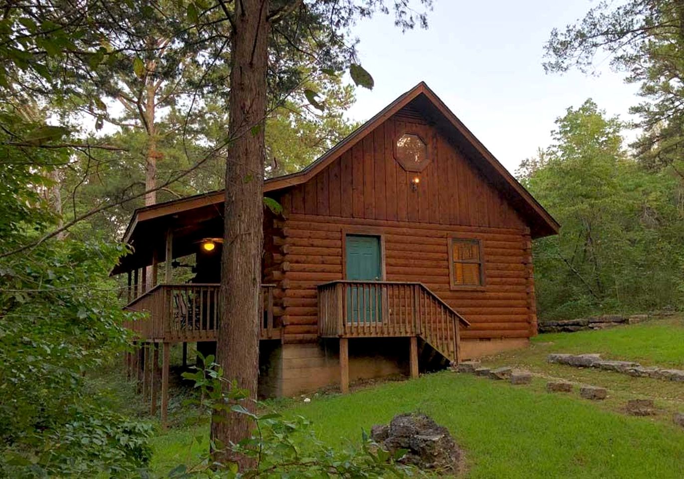Real Private Cabin with Idyllic for a Secluded Romantic Getaway in Arkansas