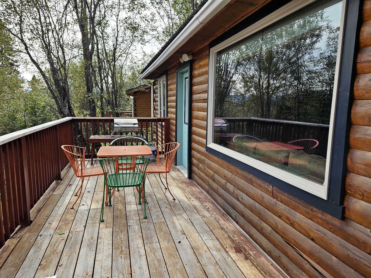 Comfortable Log Cabin with Stunning Views and a Private Deck in McCarthy, Alaska