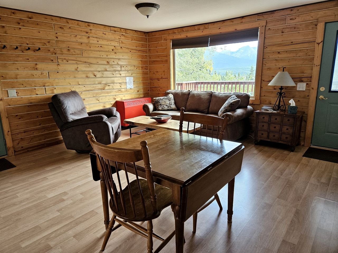 Comfortable Log Cabin with Stunning Views and a Private Deck in McCarthy, Alaska