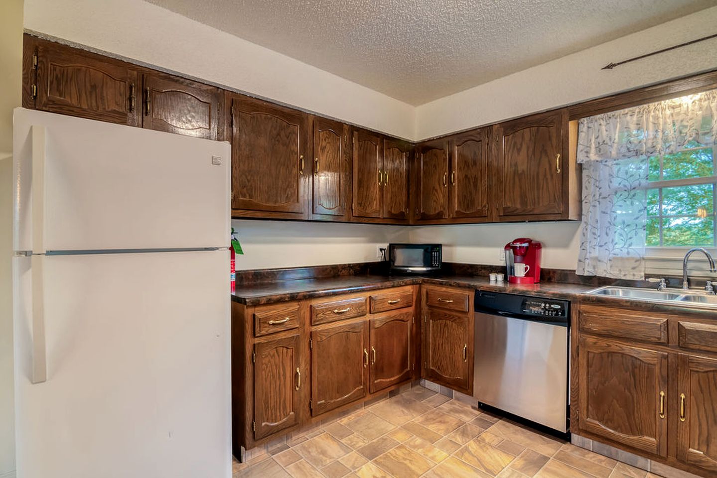 Cozy Glamping Retreat Nestled in a Missouri Campground, Perfect for a Weekend in the Ozark Mountains