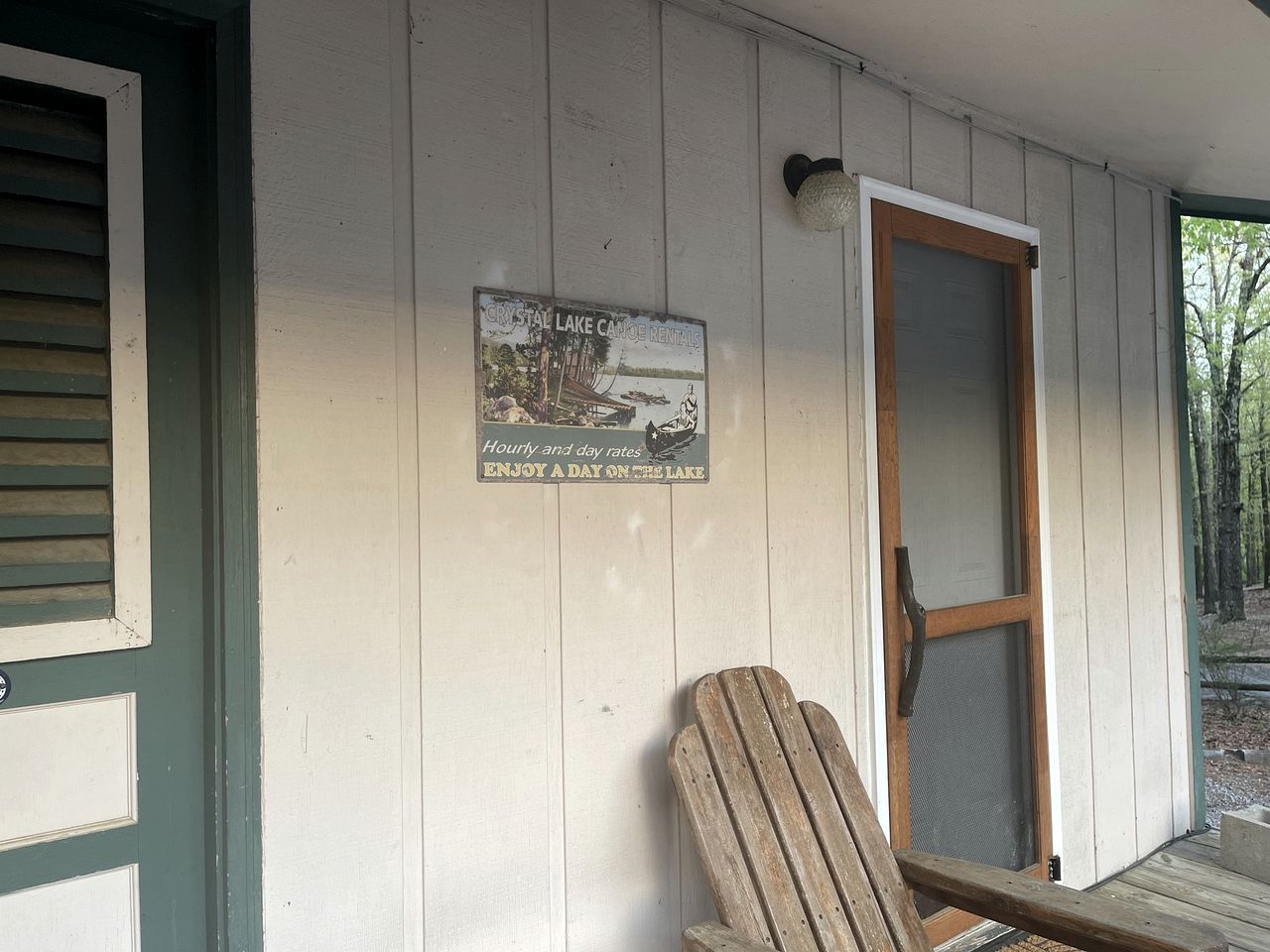 Two Bedroom Cabin with WiFi and Shared Outdoor Pool in Branson, Missouri