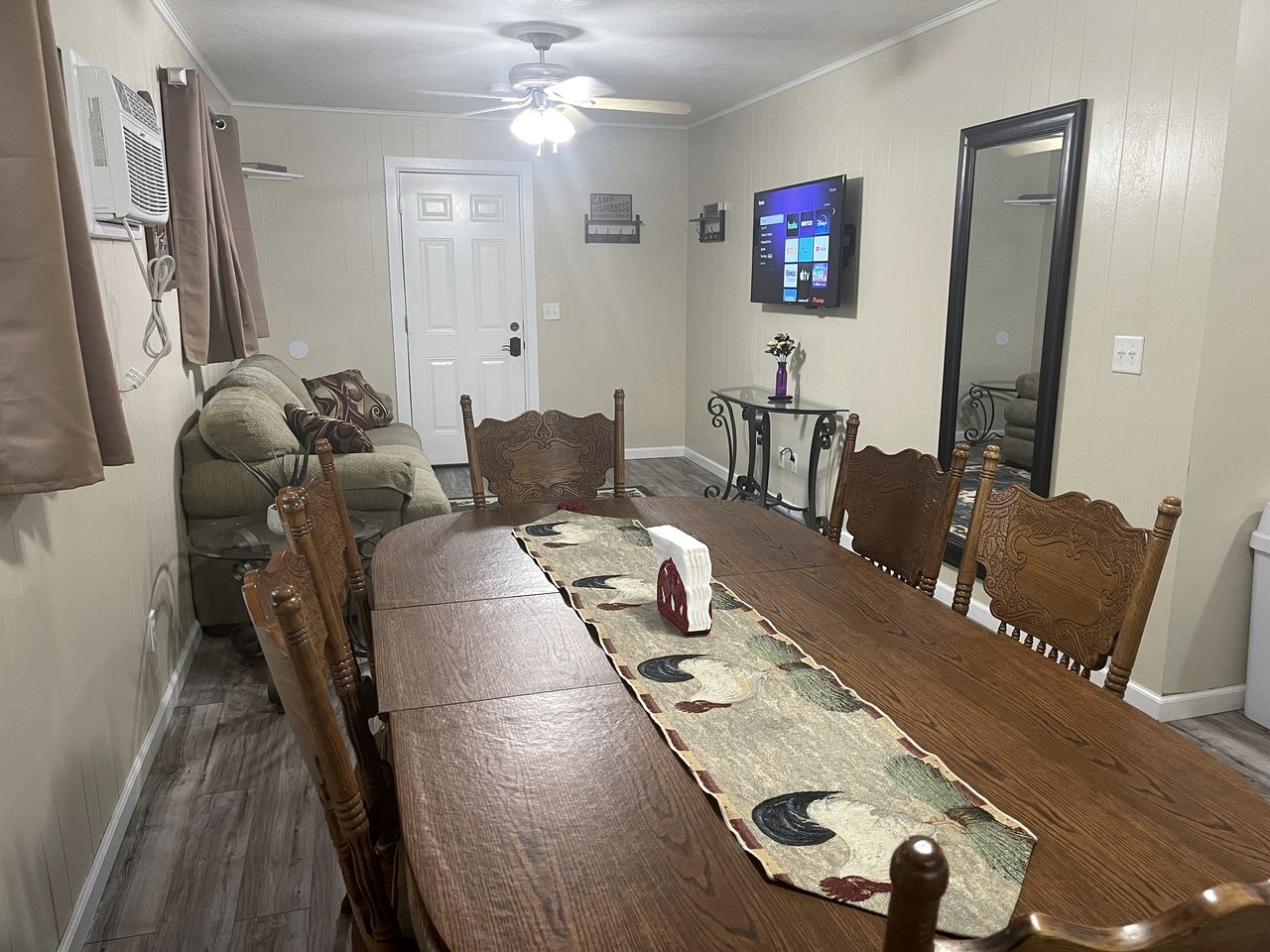 Two Bedroom Cabin with WiFi and Shared Outdoor Pool in Branson, Missouri