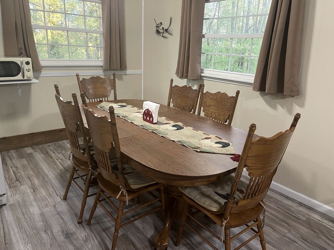 Two Bedroom Cabin with WiFi and Shared Outdoor Pool in Branson, Missouri