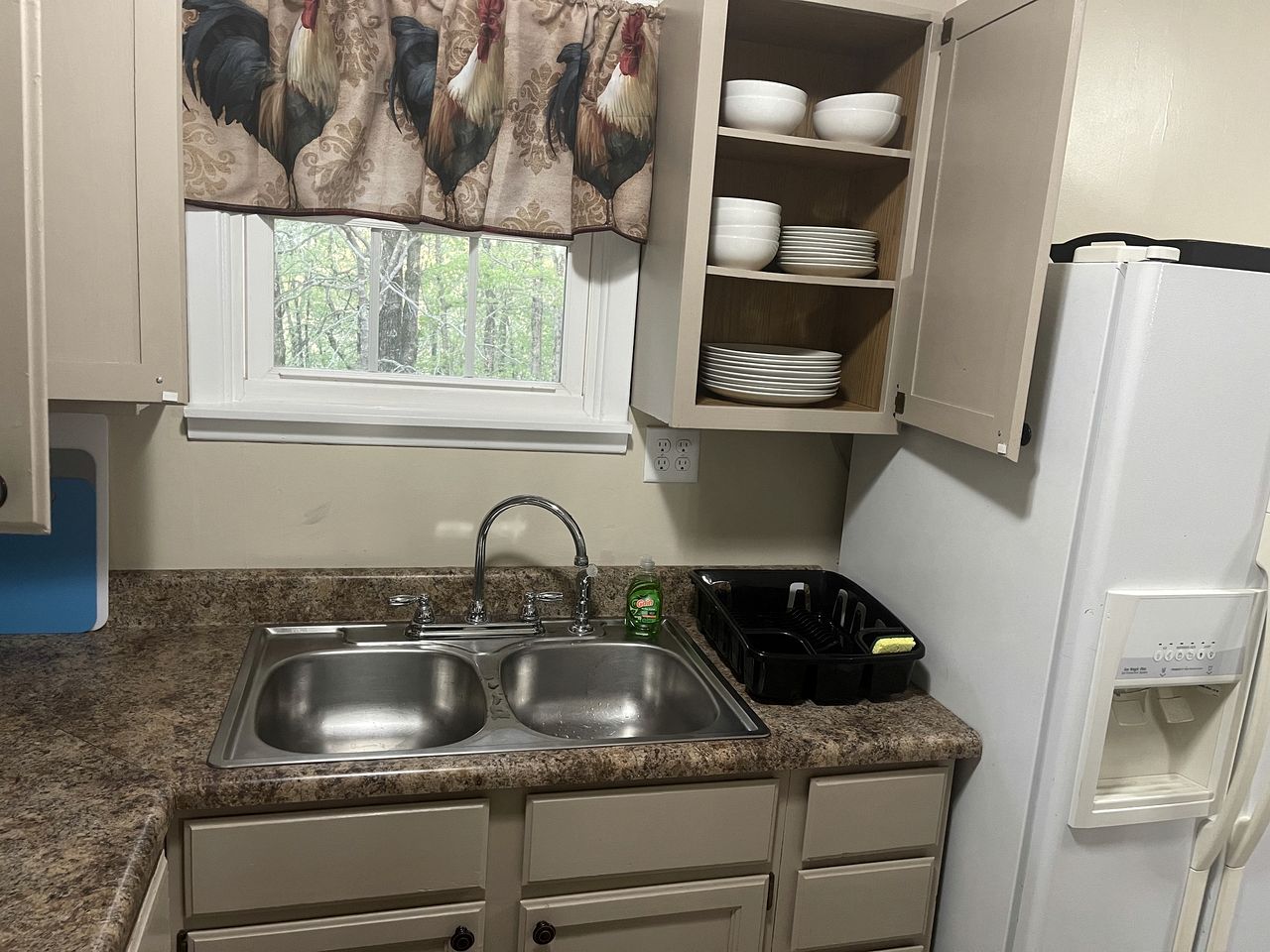 Two Bedroom Cabin with WiFi and Shared Outdoor Pool in Branson, Missouri