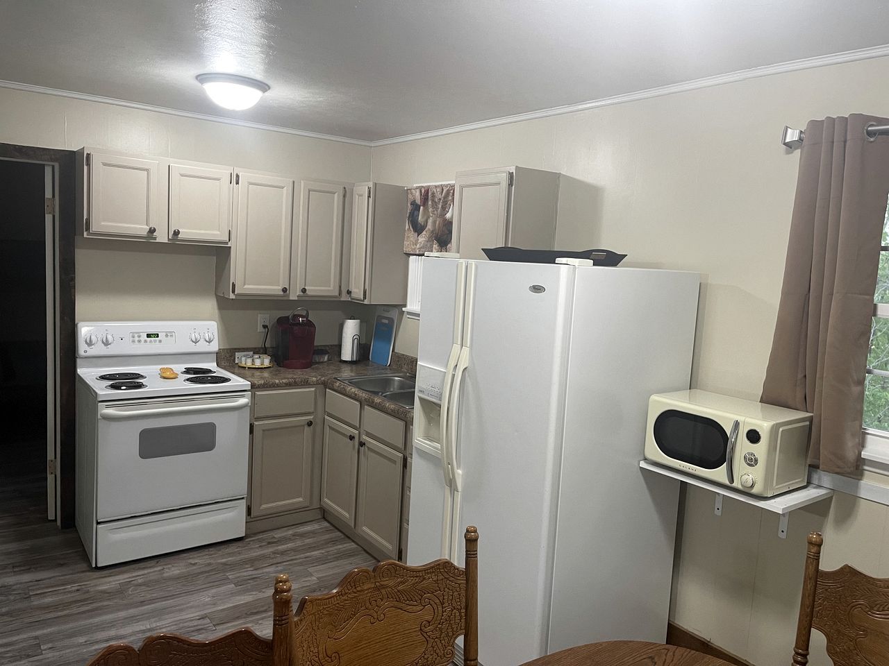 Two Bedroom Cabin with WiFi and Shared Outdoor Pool in Branson, Missouri